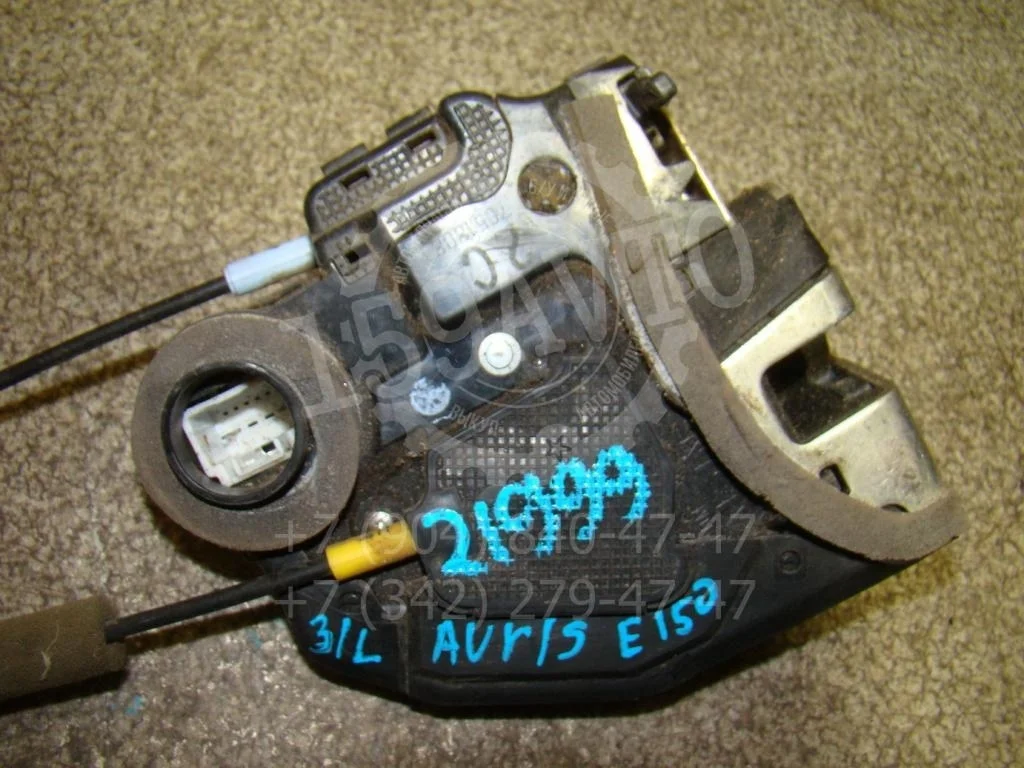 Замок двери задней левой Toyota Auris E150