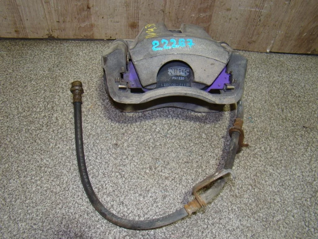 Суппорт передний левый Toyota RAV4 A30