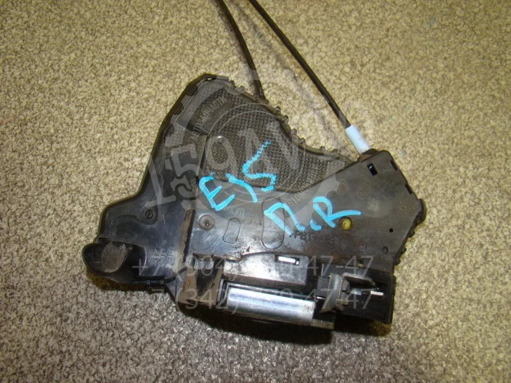 Замок двери передней правой Toyota Corolla E150