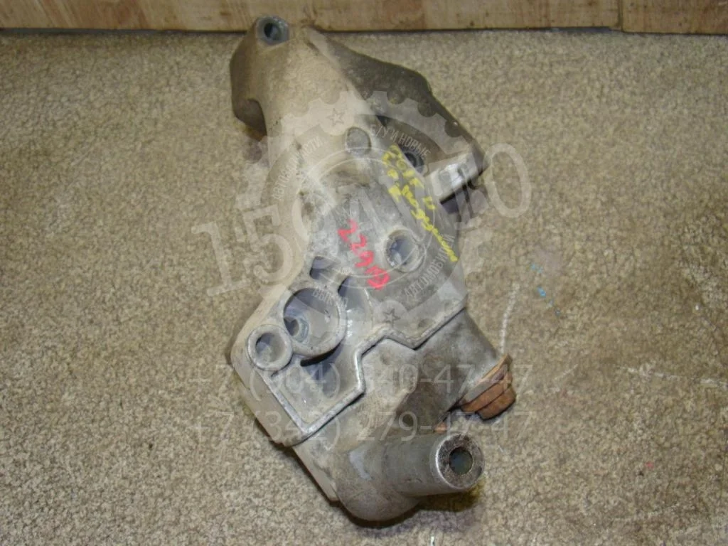 Кронштейн двигателя правый Volkswagen Golf 4