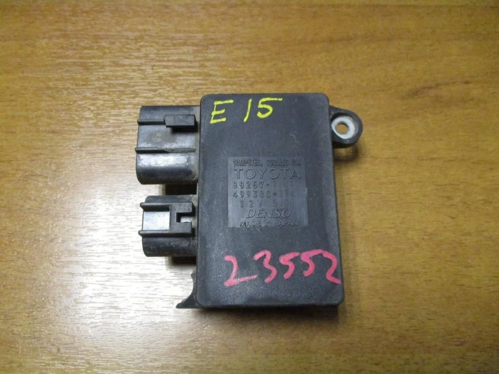 Блок управления вентилятором Toyota Corolla E150