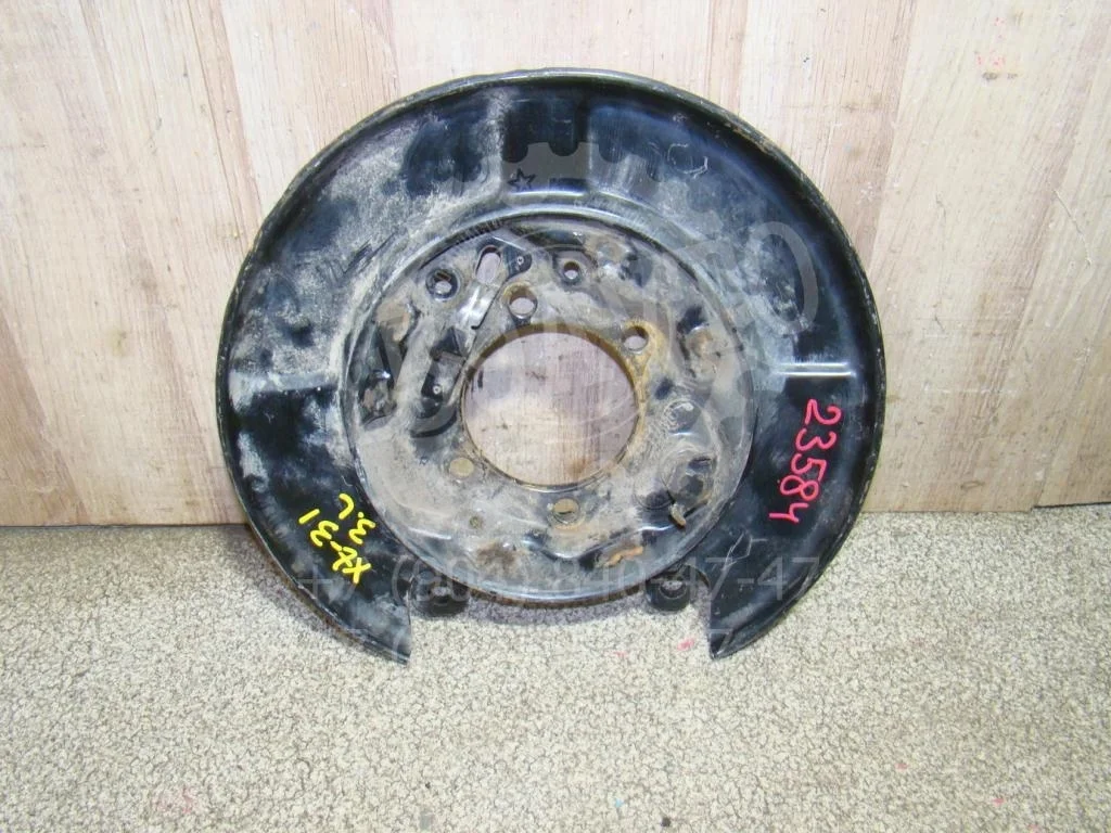 Щит опорный задний левый Nissan X-Trail T31