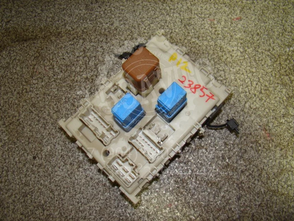 Блок предохранителей Nissan Primera P12