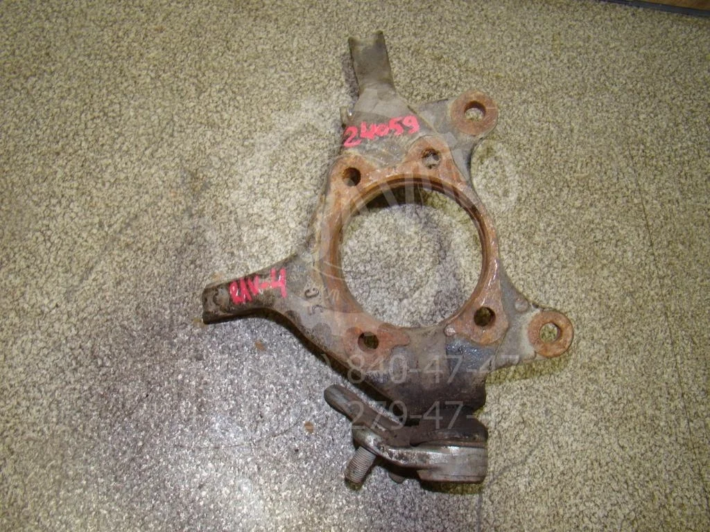 Кулак поворотный передний правый Toyota RAV4 A30