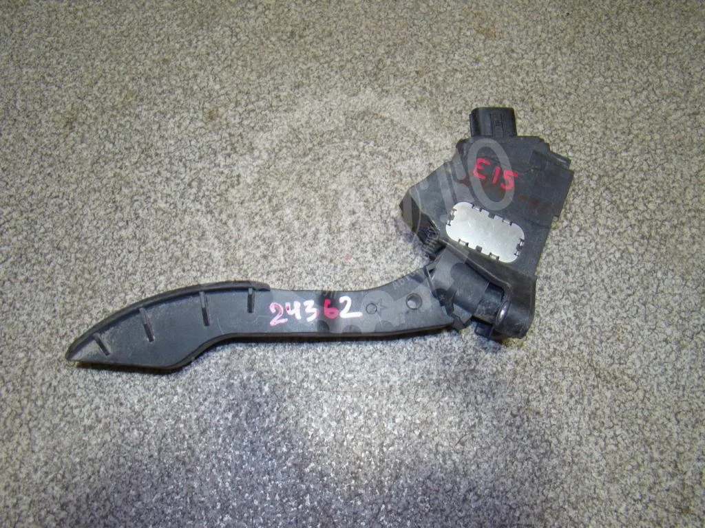 Педаль газа Toyota Corolla E150