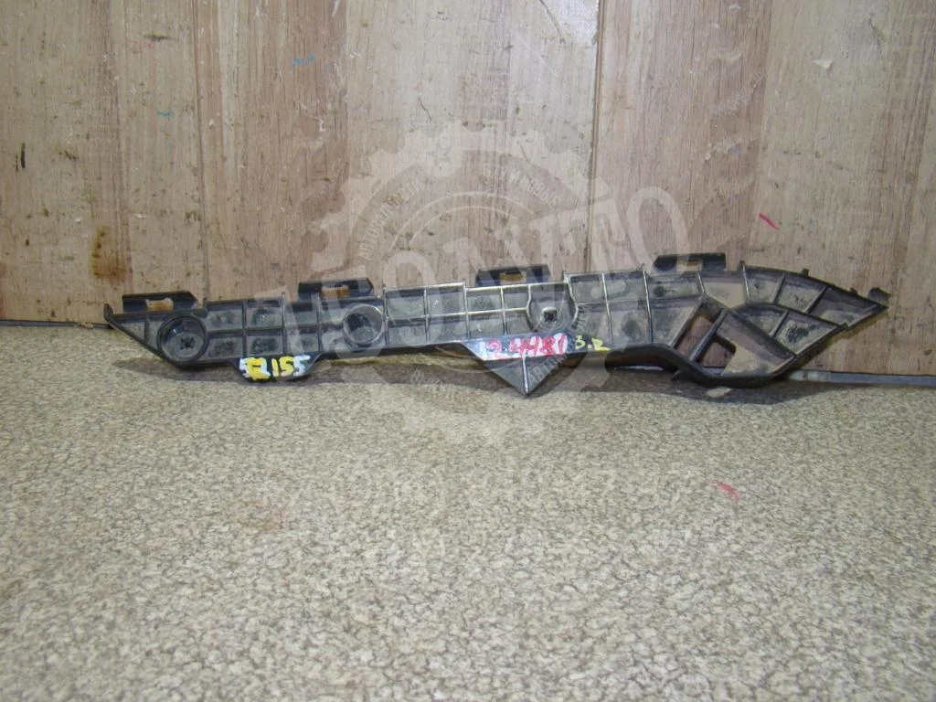 Кронштейн заднего бампера правый Toyota Corolla E150