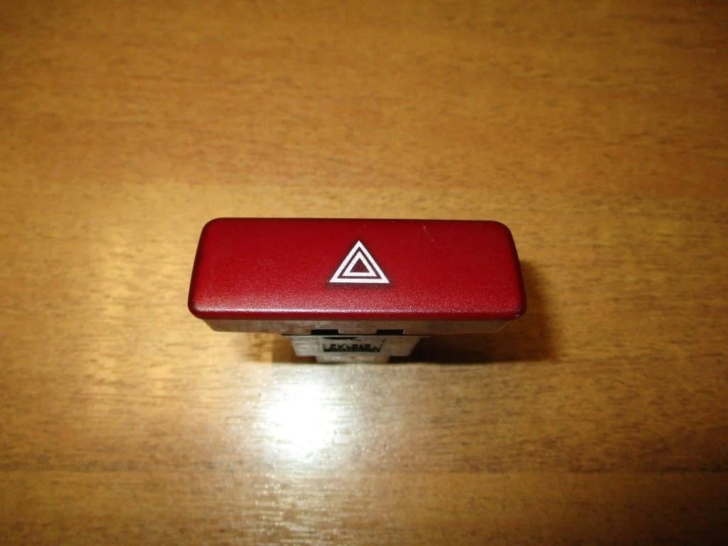 Кнопка аварийной сигнализации Mitsubishi Lancer 9 CS