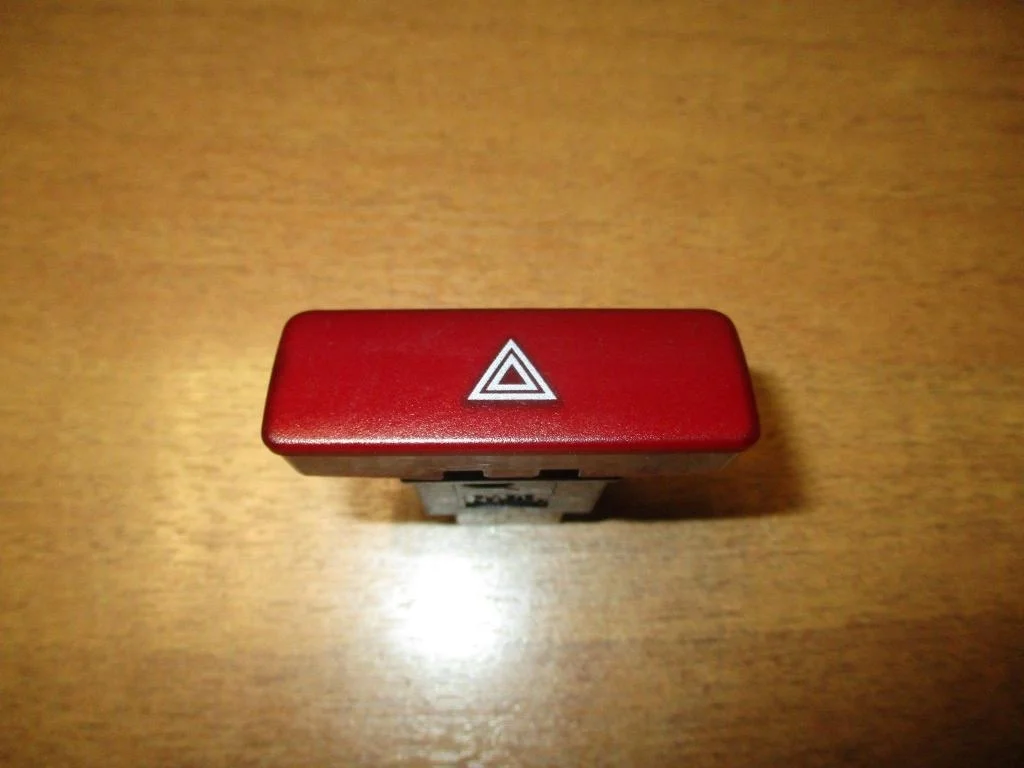 Кнопка аварийной сигнализации Mitsubishi Lancer 9 CS
