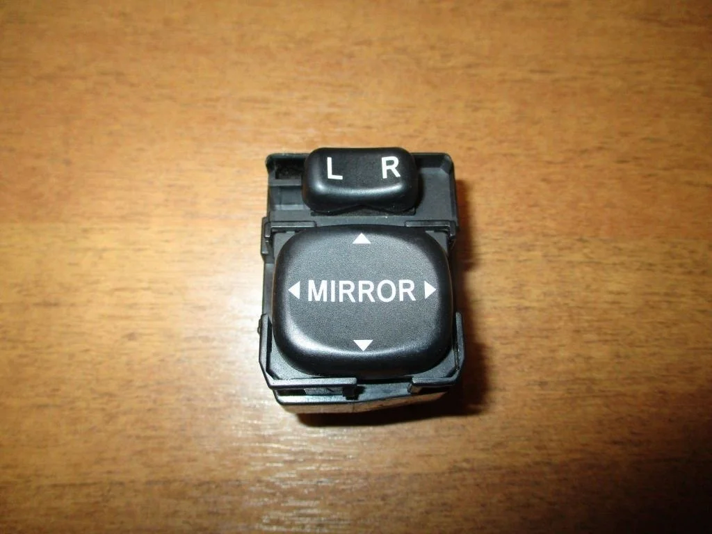 Переключатель регулировки зеркала Toyota Corolla E150