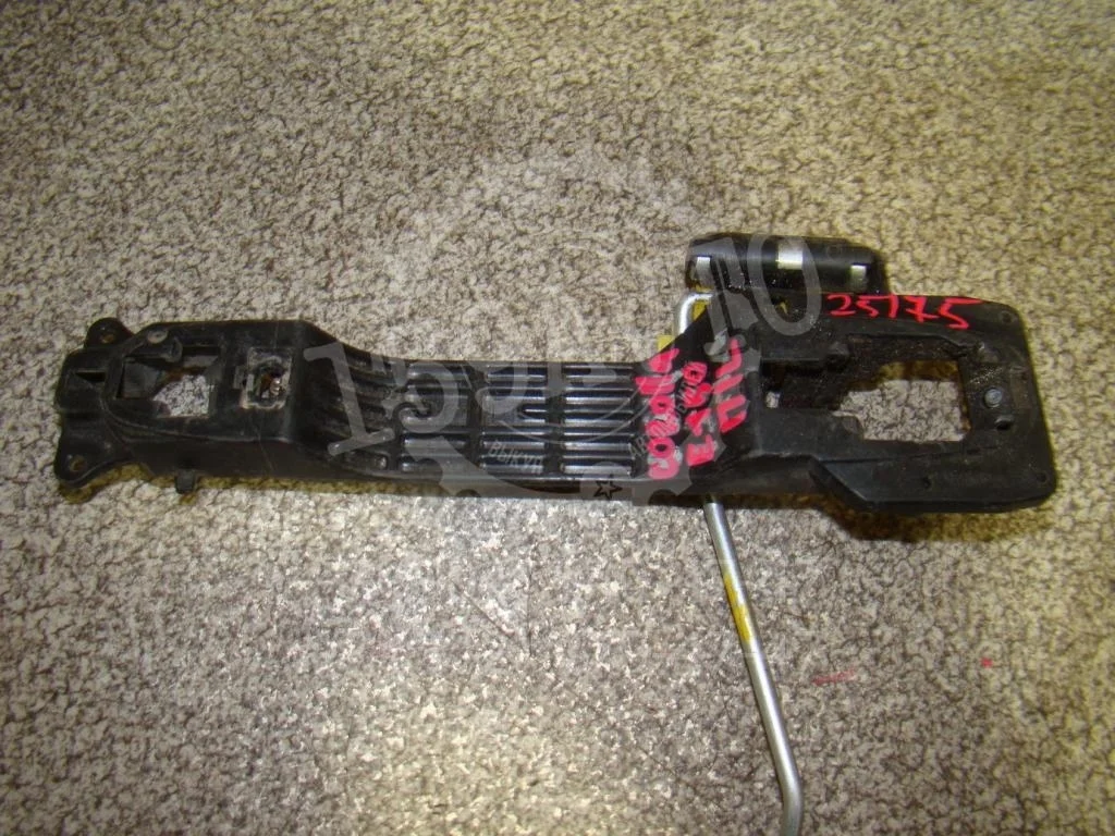 Кронштейн ручки Toyota Corolla E150