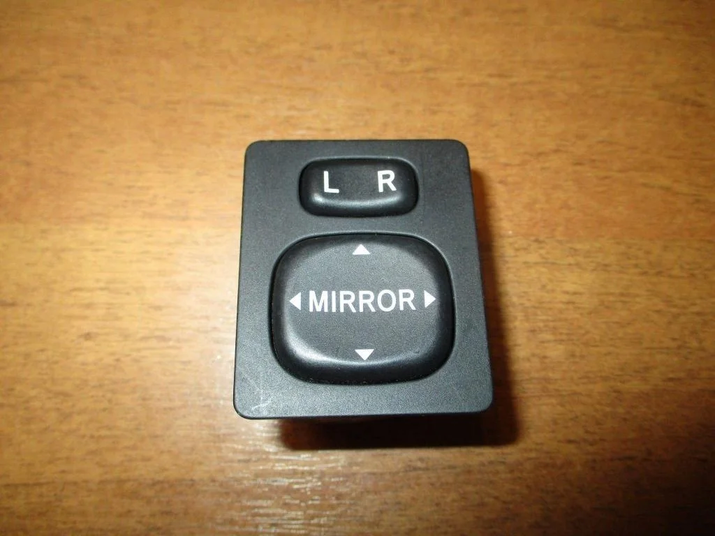 Переключатель регулировки зеркала Toyota Corolla E150