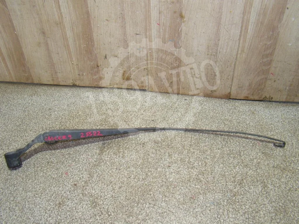 Поводок стеклоочистителя передний правый Mitsubishi Lancer 9 CS