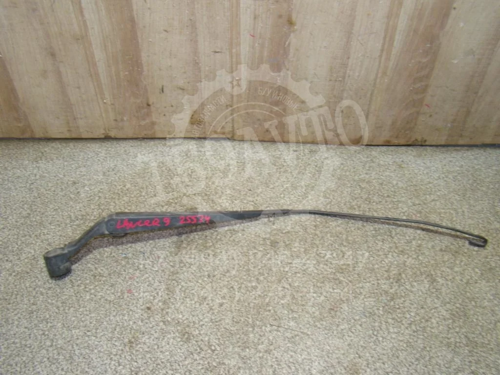 Поводок стеклоочистителя передний правый Mitsubishi Lancer 9 CS