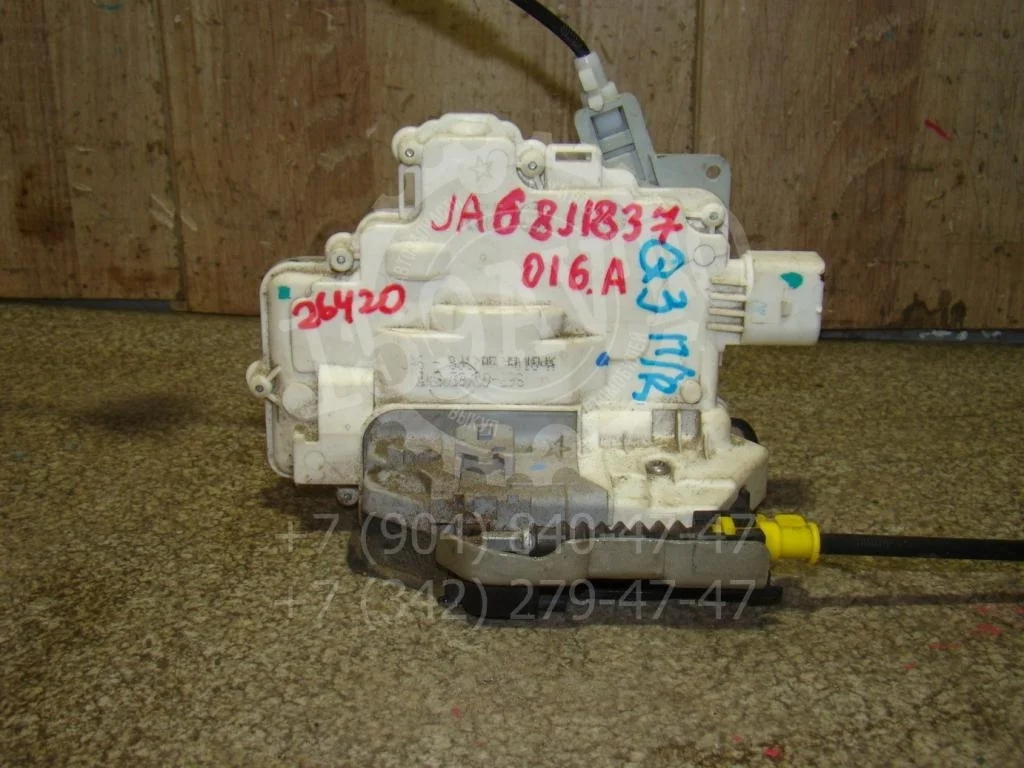 Замок двери передней правой Audi Q3 8U