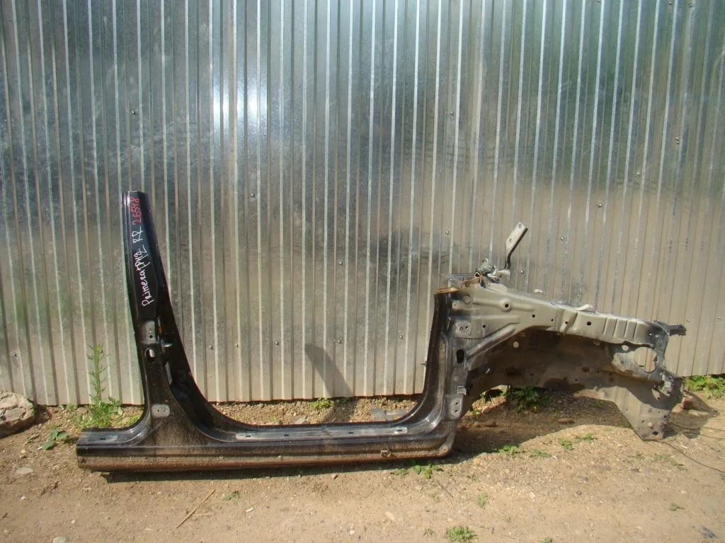 Порог со стойкой правый Nissan Primera P12