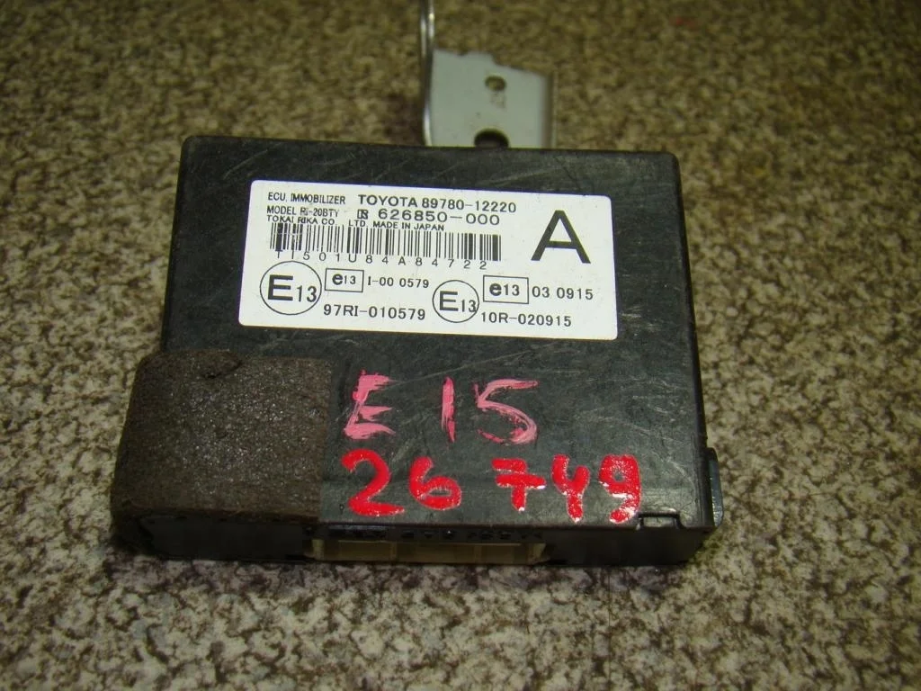 Блок электронный Toyota Corolla E150