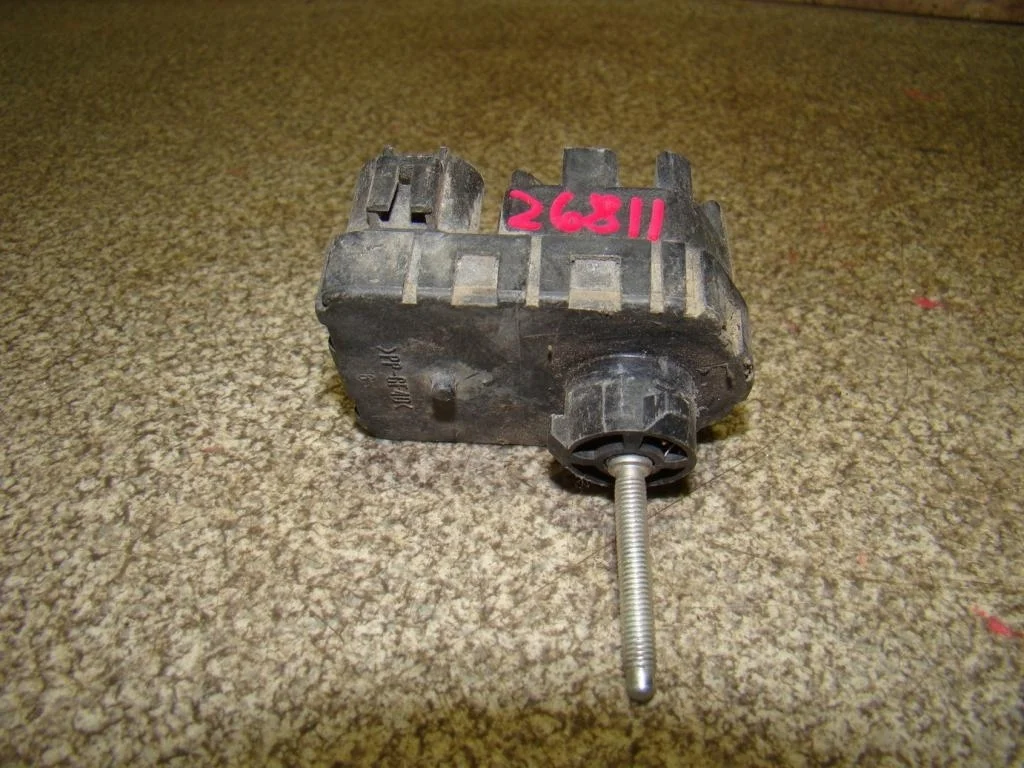 Моторчик корректора фары Toyota Hiace 2006 H200