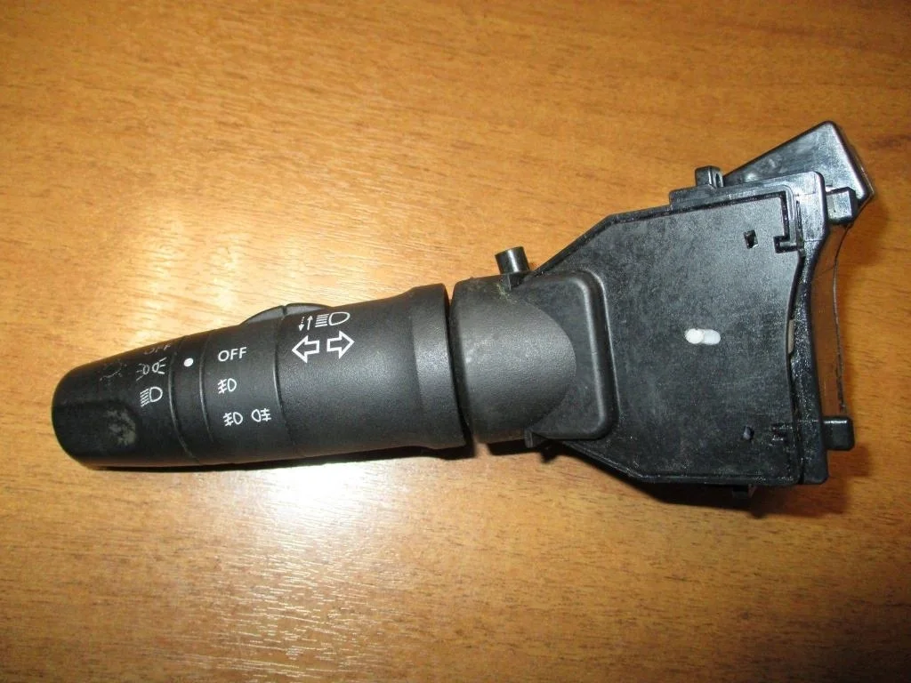 Переключатель поворотов подрулевой Nissan Primera P12