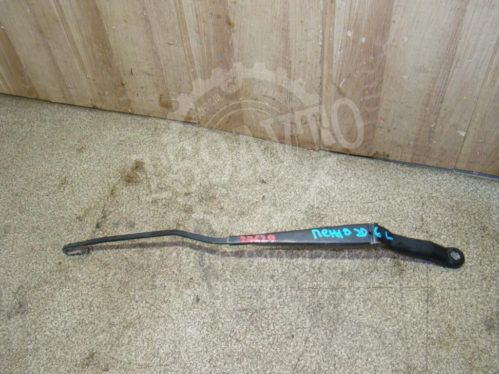 Поводок стеклоочистителя передний левый Peugeot 206