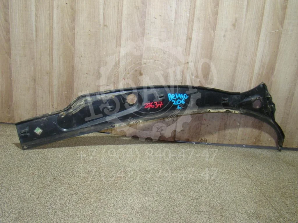 Решетка стеклоочистителя Peugeot 206