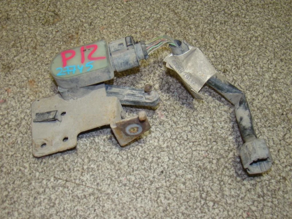 Датчик высоты дорожного просвета Nissan Primera P12