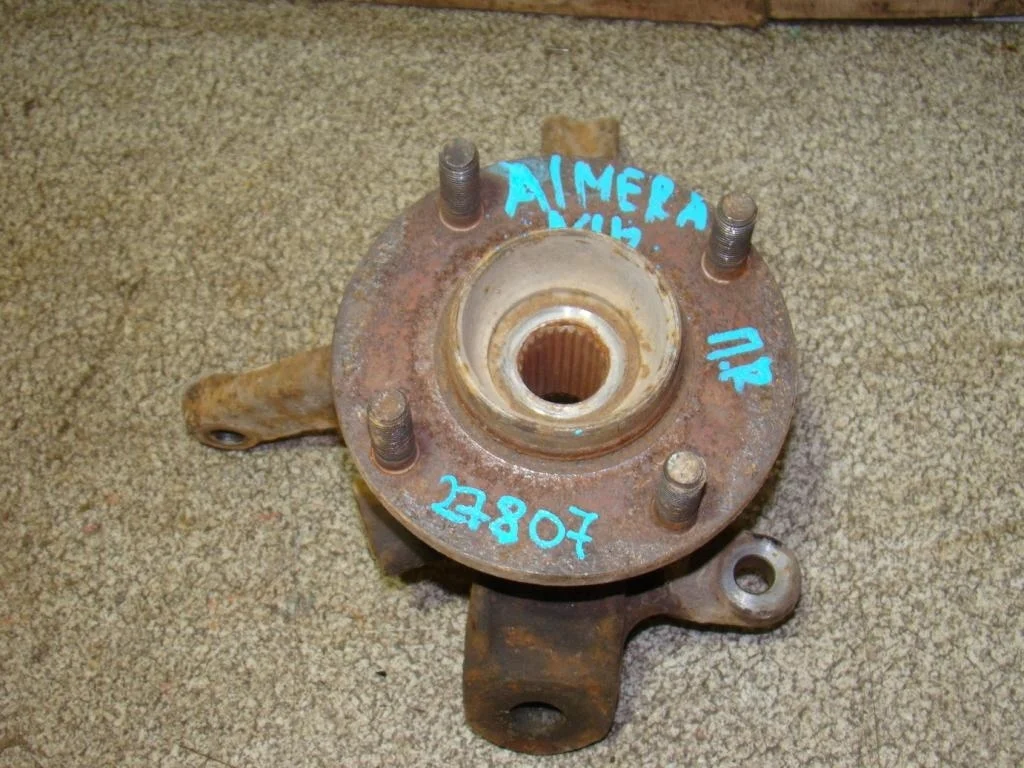 Кулак поворотный передний правый Nissan Almera 2004 N16