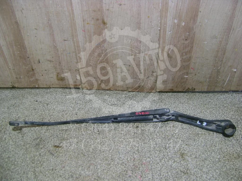 Поводок стеклоочистителя передний левый Mitsubishi Lancer 9 CS