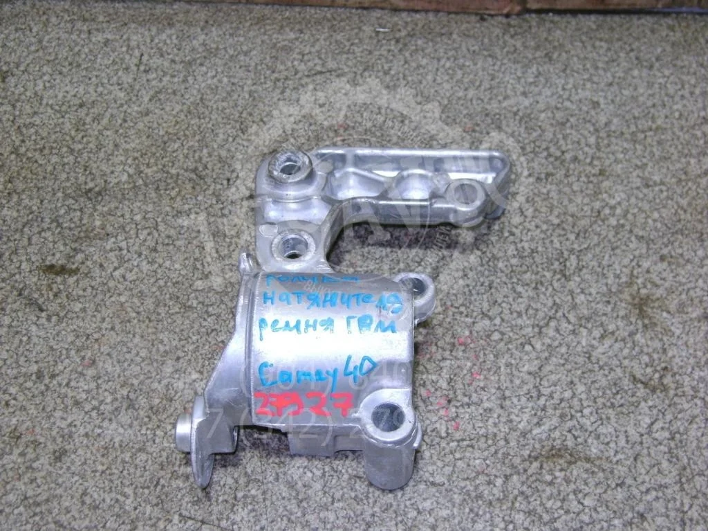 Кронштейн ролика-натяжителя ремня Toyota Camry XV40