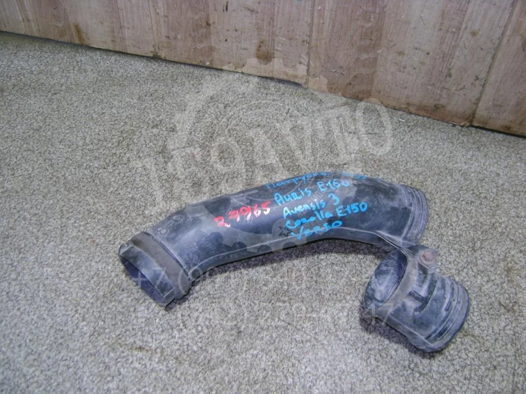 Патрубок воздушного фильтра Toyota Corolla E150