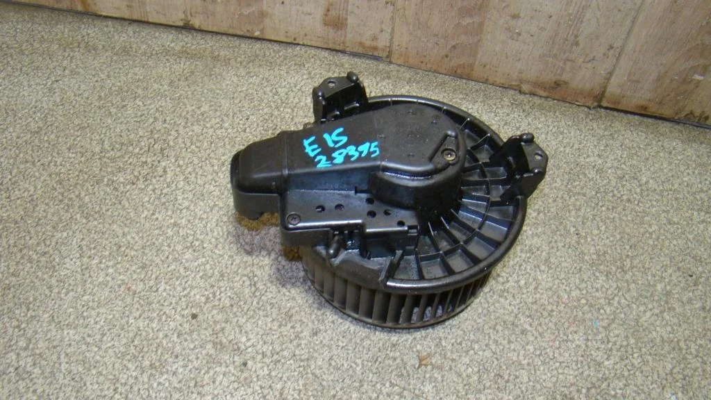 Моторчик печки Toyota Corolla E150