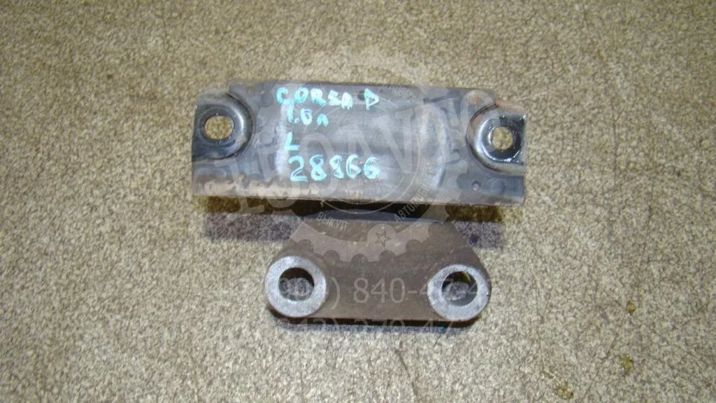 Опора двигателя левая Opel Corsa 2010 D