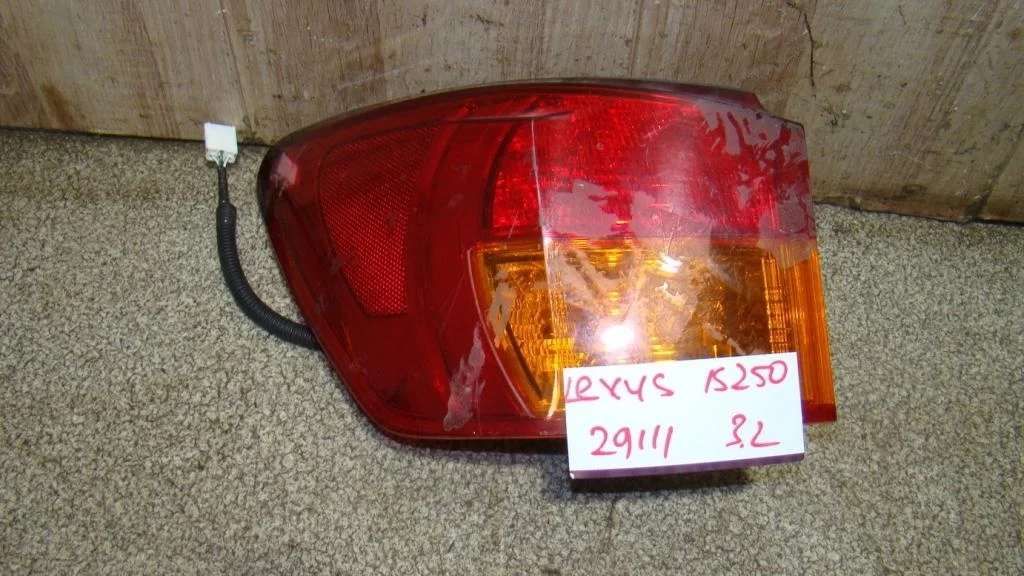 Фонарь задний наружный левый Lexus IS250 XE20