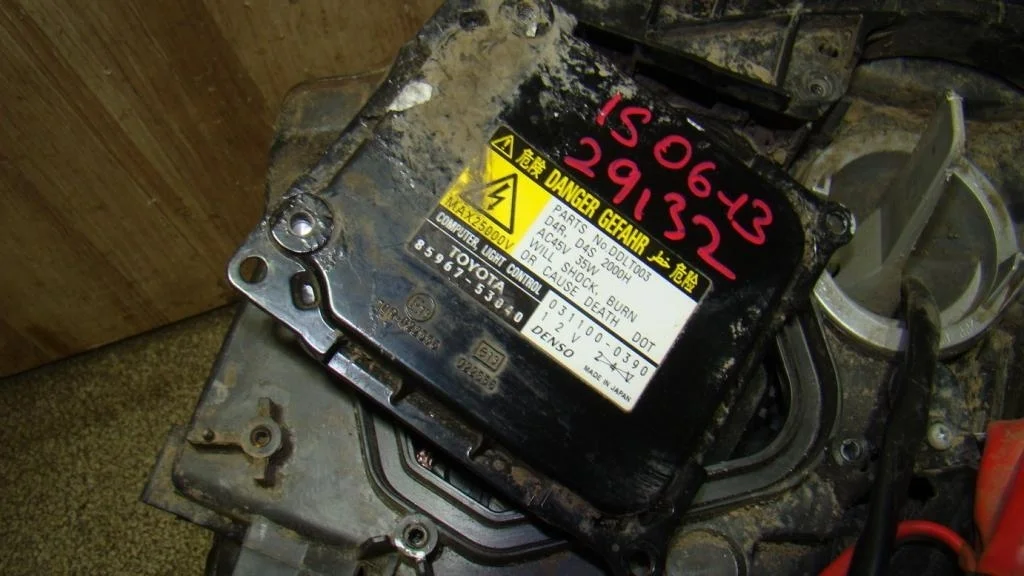 Блок ксеноновой лампы Lexus IS250 XE20