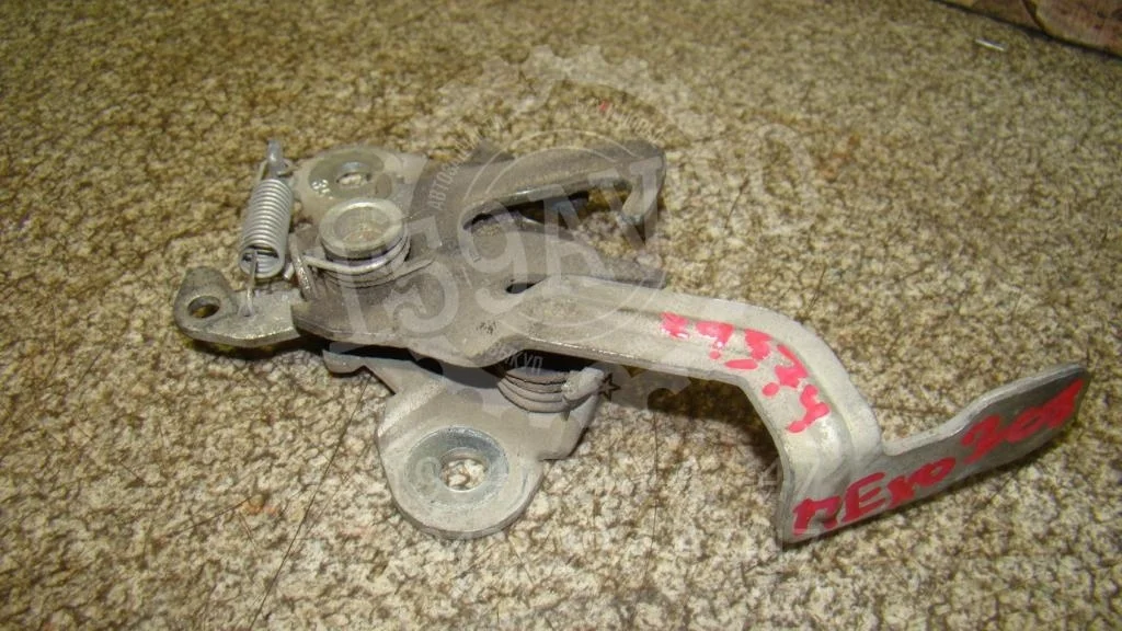 Замок капота Peugeot 308 T7