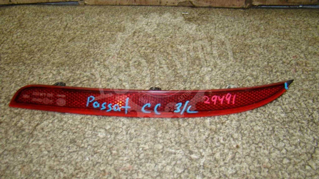 Отражатель в бампер задний левый Volkswagen Passat CC 2012