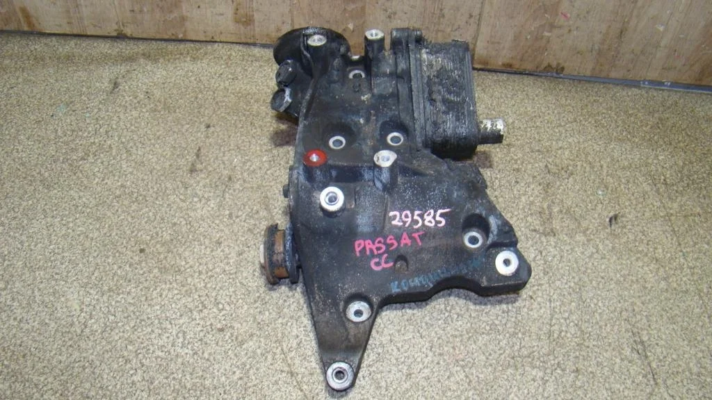 Кронштейн генератора Volkswagen Passat CC 2012
