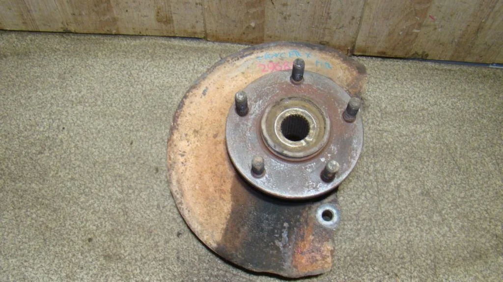 Кулак поворотный передний правый Mitsubishi Lancer 10 CY