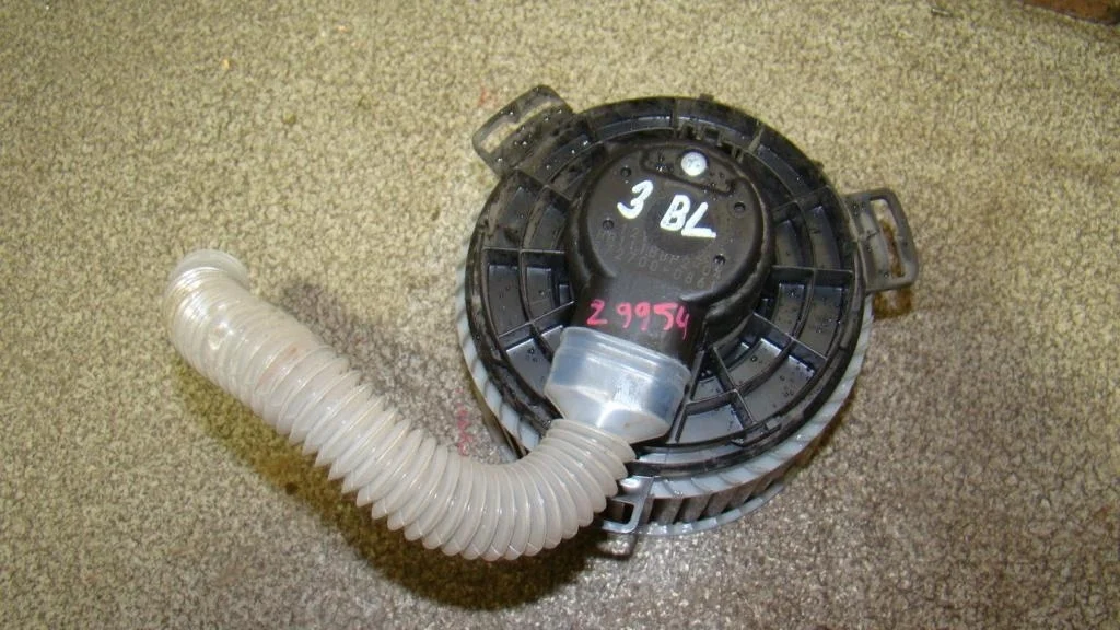 Моторчик печки Mazda 3 BL