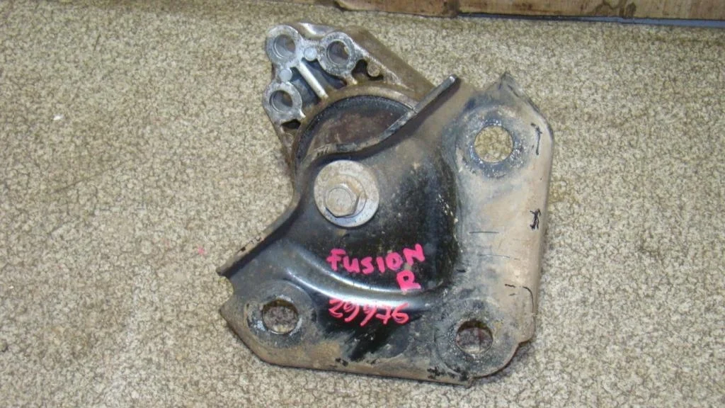 Опора двигателя правая Ford Fusion CBK