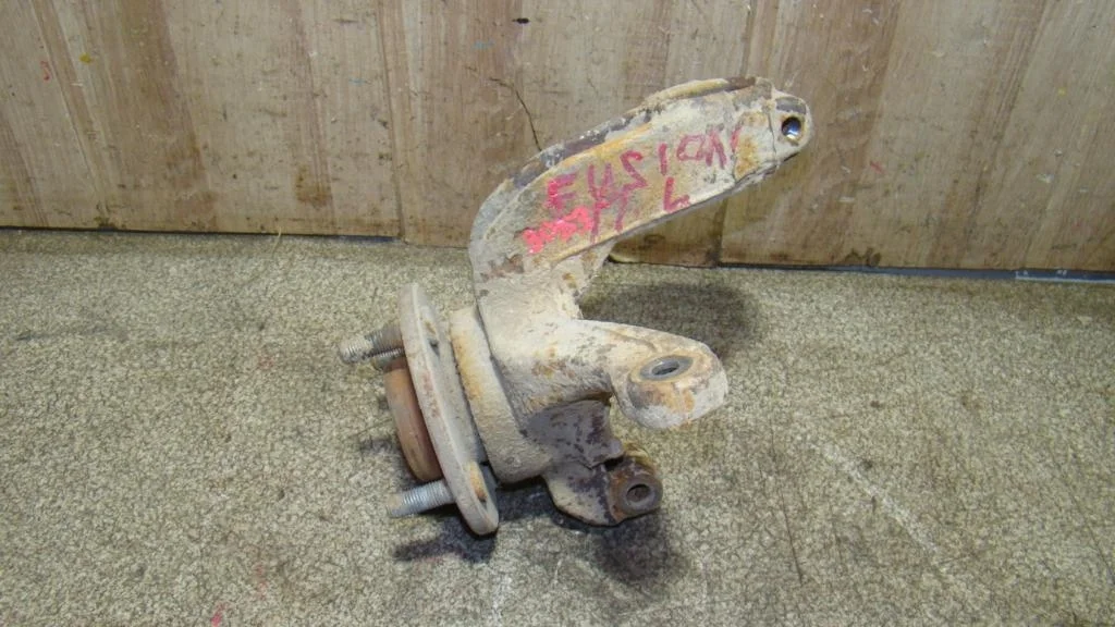 Кулак поворотный передний левый Ford Fiesta 5