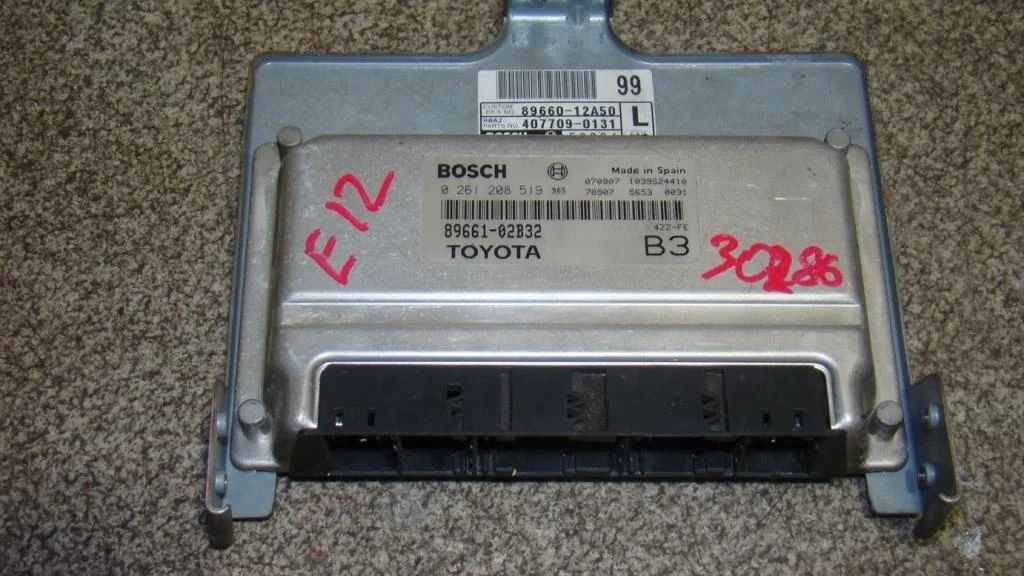 Блок управления двигателем Toyota Corolla E120
