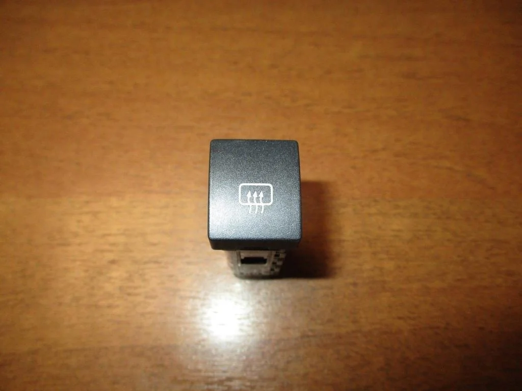 Кнопка обогрева заднего стекла Kia Sorento 1 2006 BL