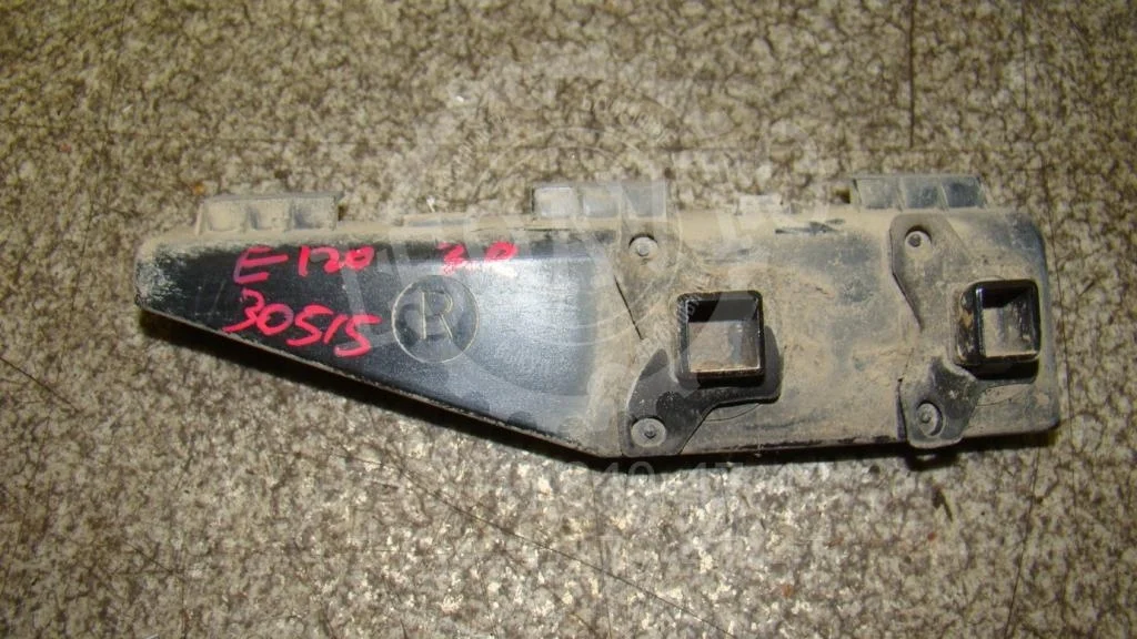 Кронштейн заднего бампера правый Toyota Corolla E120