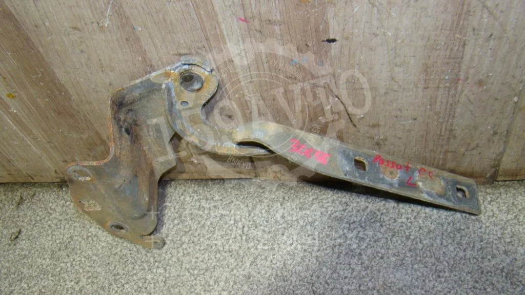 Петля капота левая Volkswagen Passat CC 2012