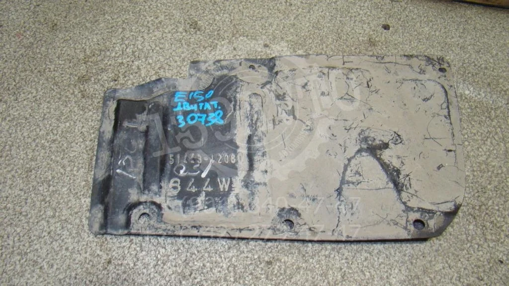 Пыльник двигателя нижний правый Toyota Corolla E150