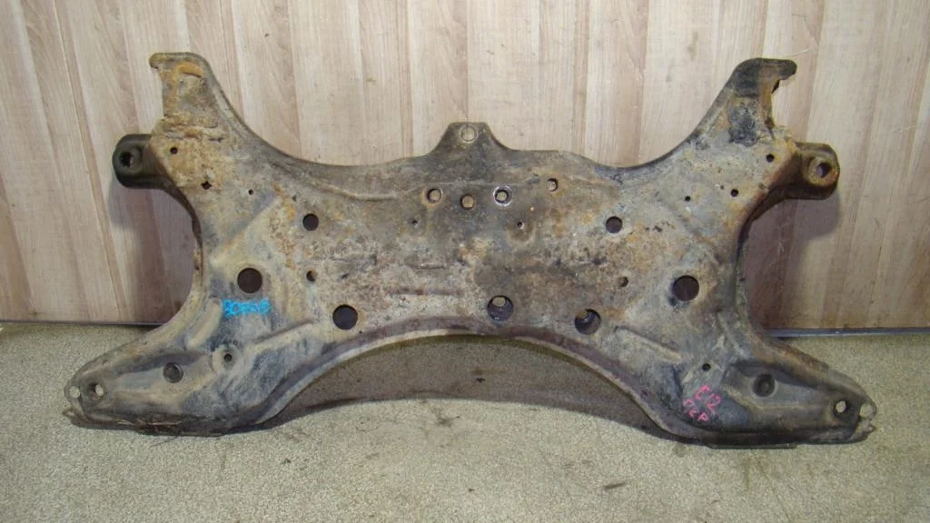 Подрамник Toyota Corolla E120