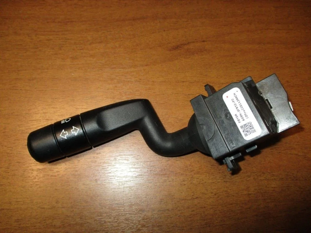 Переключатель поворотов подрулевой Land Rover Freelander 2 L359