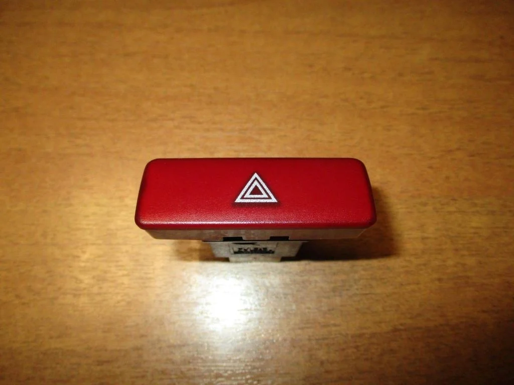 Кнопка аварийной сигнализации Mitsubishi Lancer 9 2006 CS