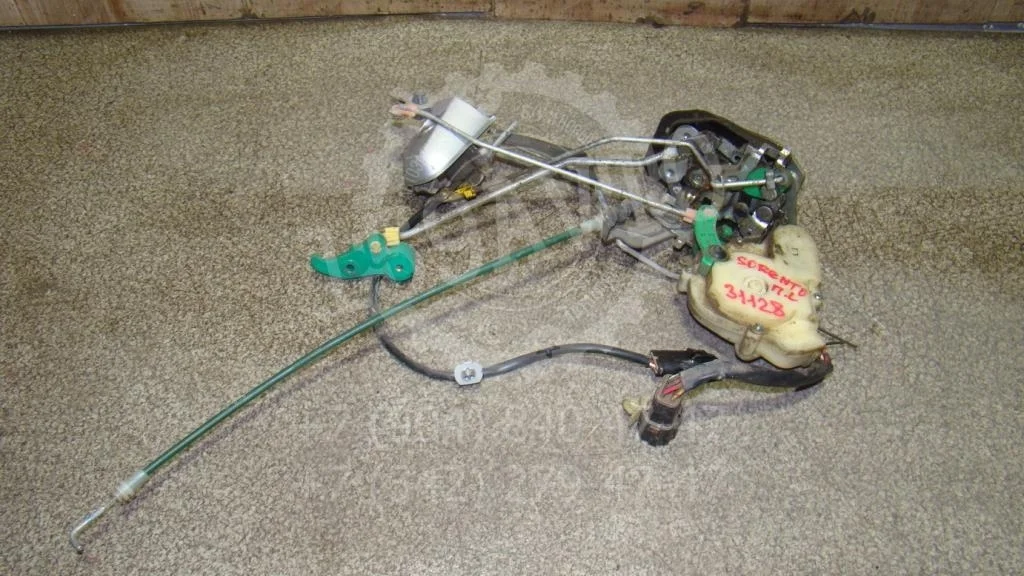 Замок двери передней левой Kia Sorento 1 2006 BL