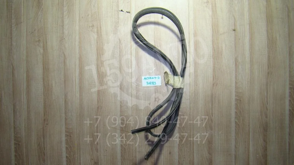 Молдинг лобового стекла Hyundai Accent LC